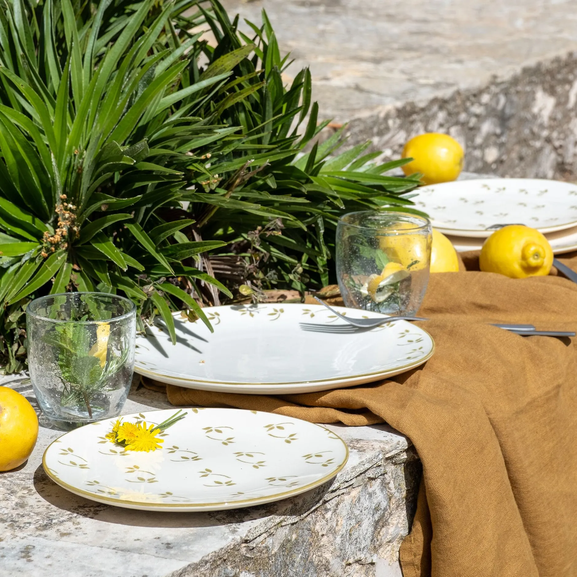 Assiette*alinea Assiette à dessert à motif floral vert en faïence D22cm - Blanc