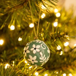 Boule De Noël*alinea Boule de Noël motif floral en papier mâché peinte à la main D3cm - Vert