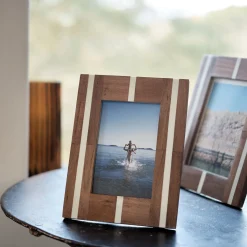 Cadre Photo*alinea Cadre à poser rayé en bois 16x22cm - Bois foncé