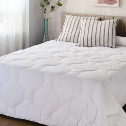 Couette*alinea Couette chaude anti-acariens thermorégulatrice - 240x220cm Blanc