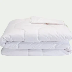 Couette*alinea Couette légère anti-acariens thermorégulatrice - 260x240cm Blanc