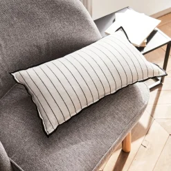 Coussin*alinea Coussin à rayures brodées en coton 30x50cm - noir et Blanc