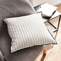 Coussin*alinea Coussin à rayures brodées en coton 45x45cm - noir et Blanc