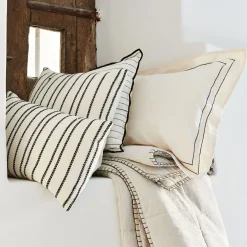 Coussin*alinea Coussin à rayures brodées en coton 45x45cm - noir et Blanc