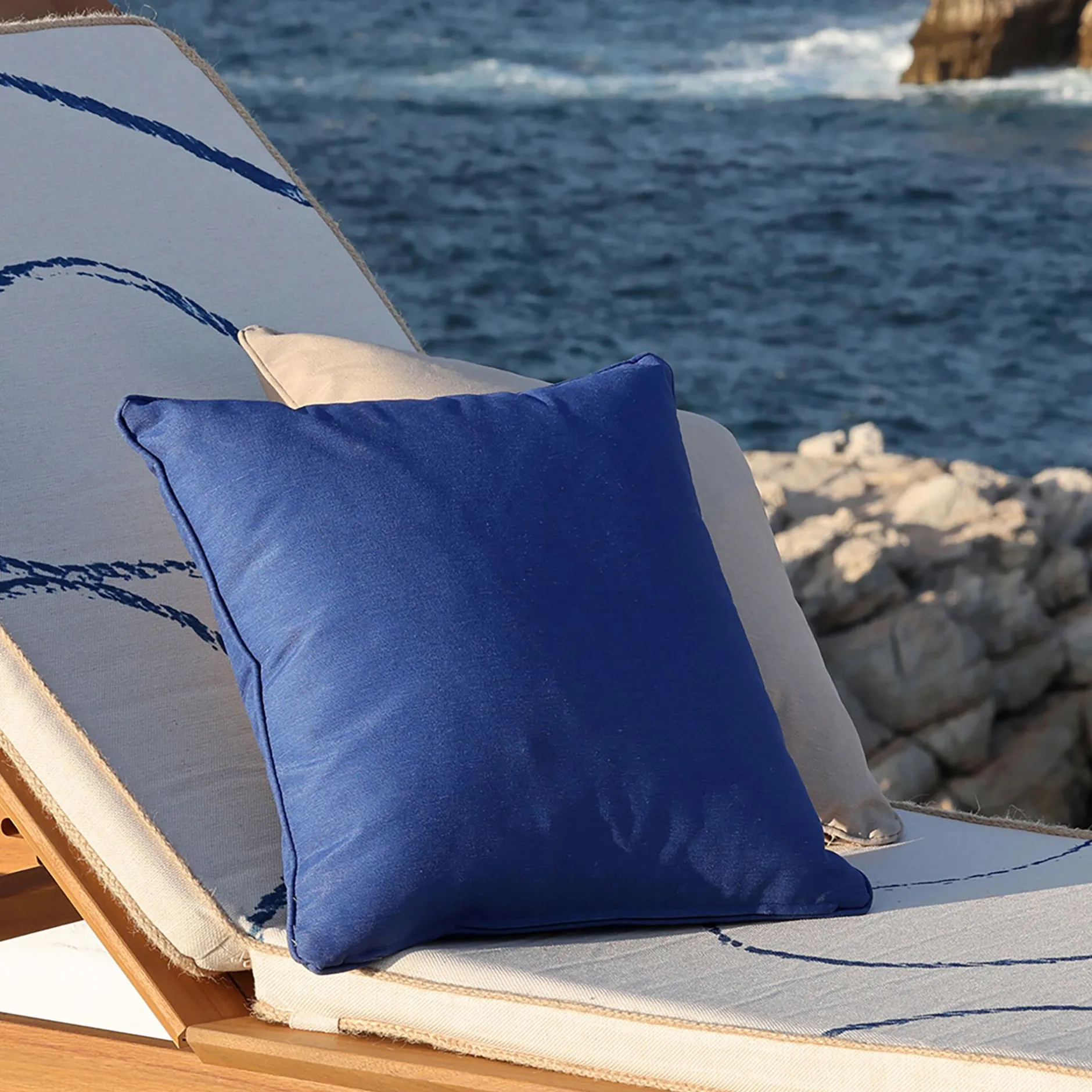 Coussin Exterieur*alinea Coussin d'extérieur et intérieur déperlant 40x40cm - Bleu