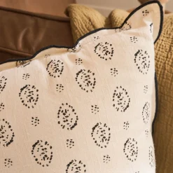 Coussin*alinea Coussin en coton motif amande finition point bourdon noir 45x45cm - vert Beige