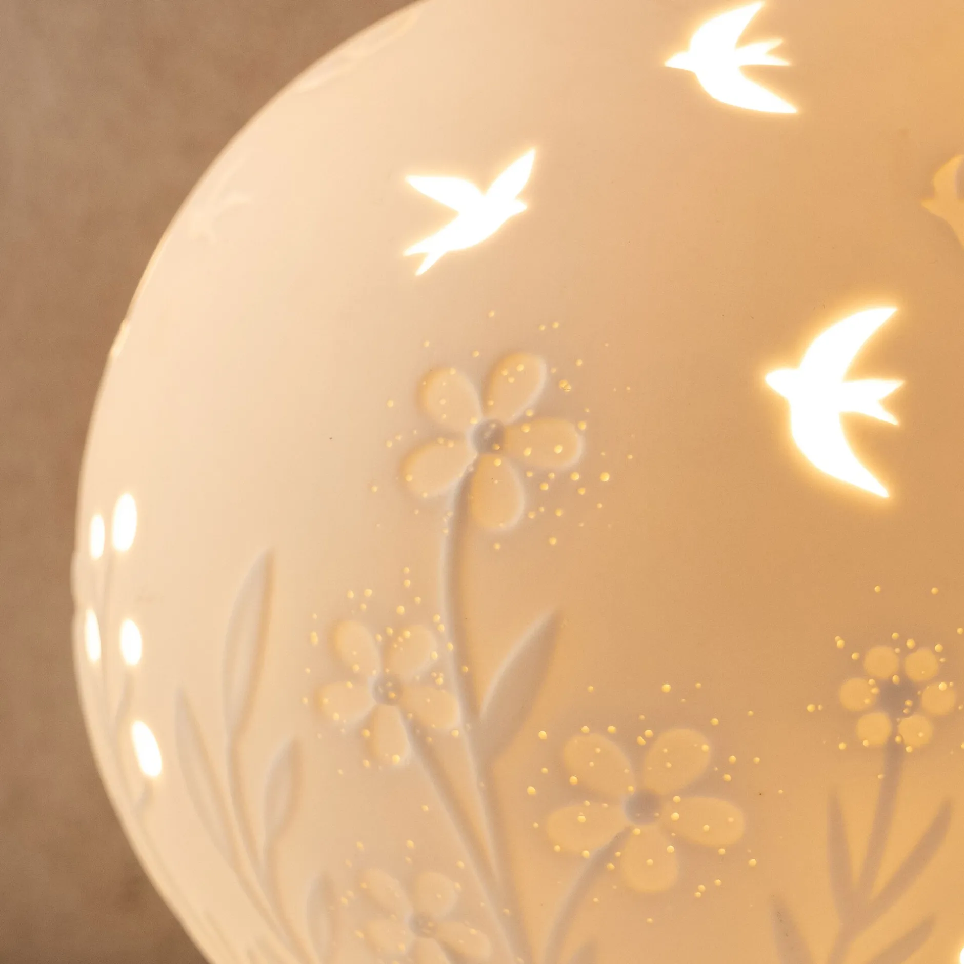 Matelas Enfant|Lampe Chambre Enfant*alinea Lampe à poser électrifiée forme globe ajouré en porcelaine D16cm - Blanc