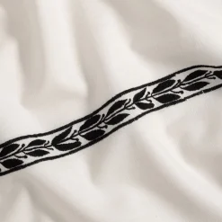 Nappe*alinea Nappe finition brodée Kissos en coton 145x250cm - Blanc