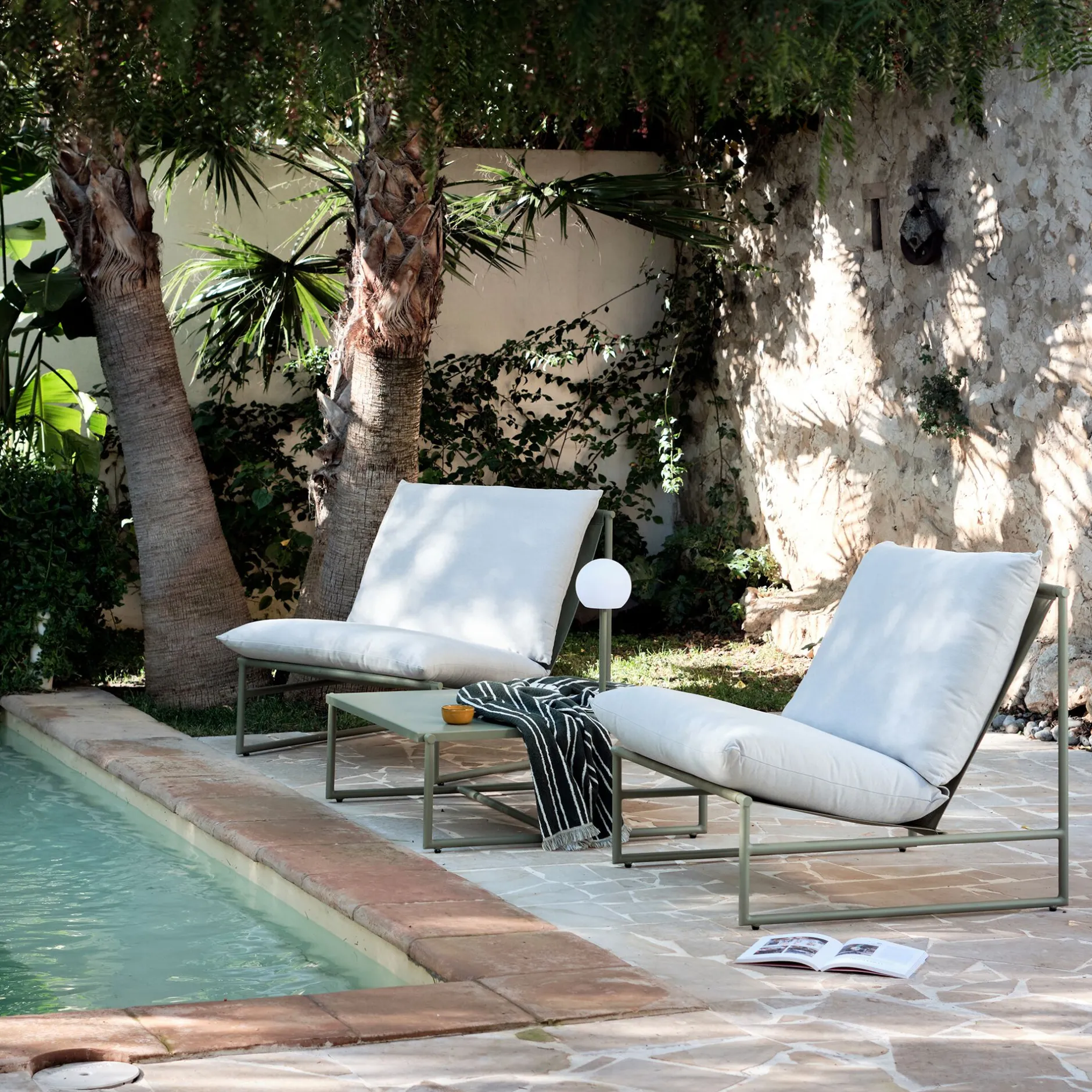 Table Basse Exterieur*alinea Table basse de jardin carrée en aluminium - Vert cèdre