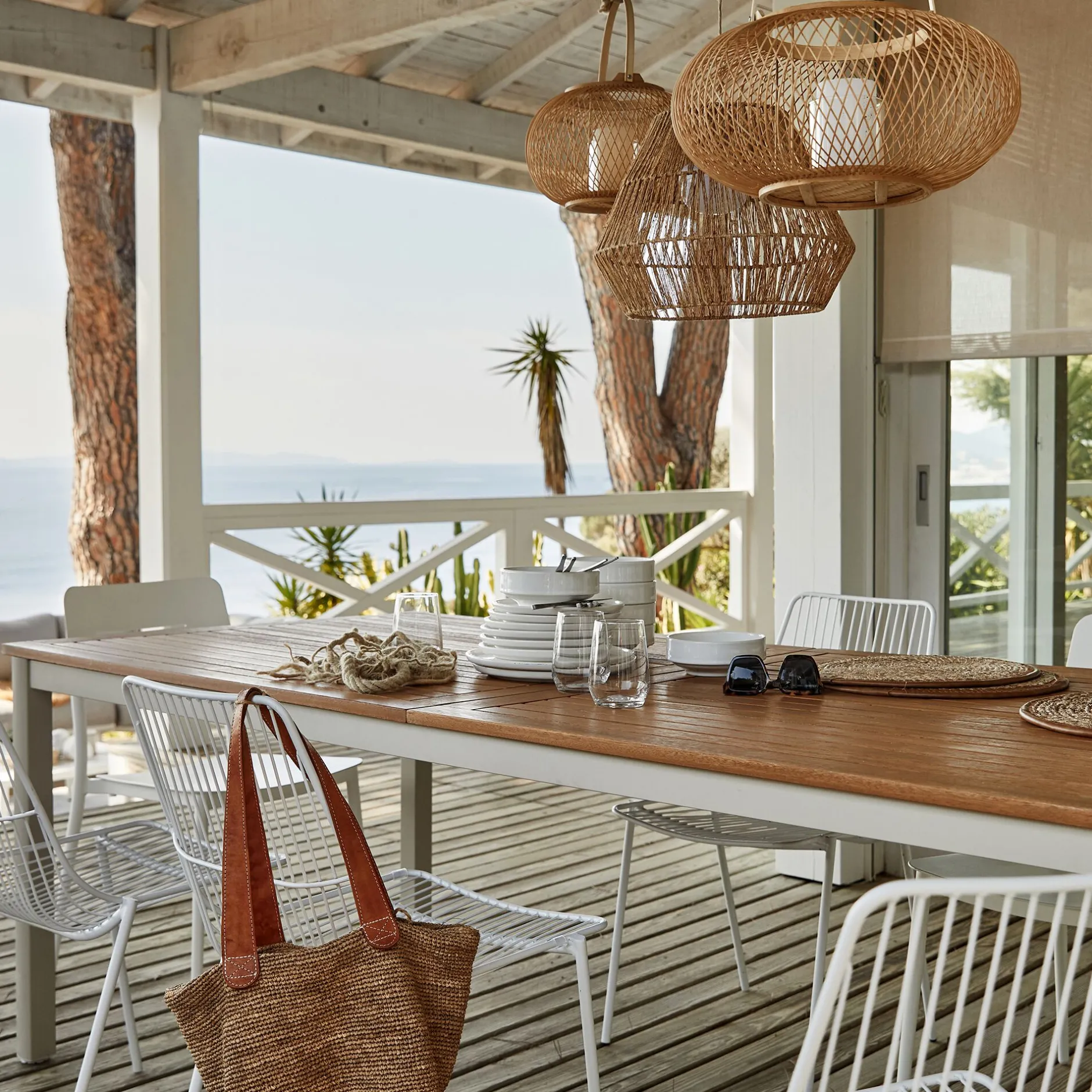 Table De Jardin*alinea Table de repas jardin extensible en eucalyptus et aluminium - blanc écru (8 à 12 places) Bois clair