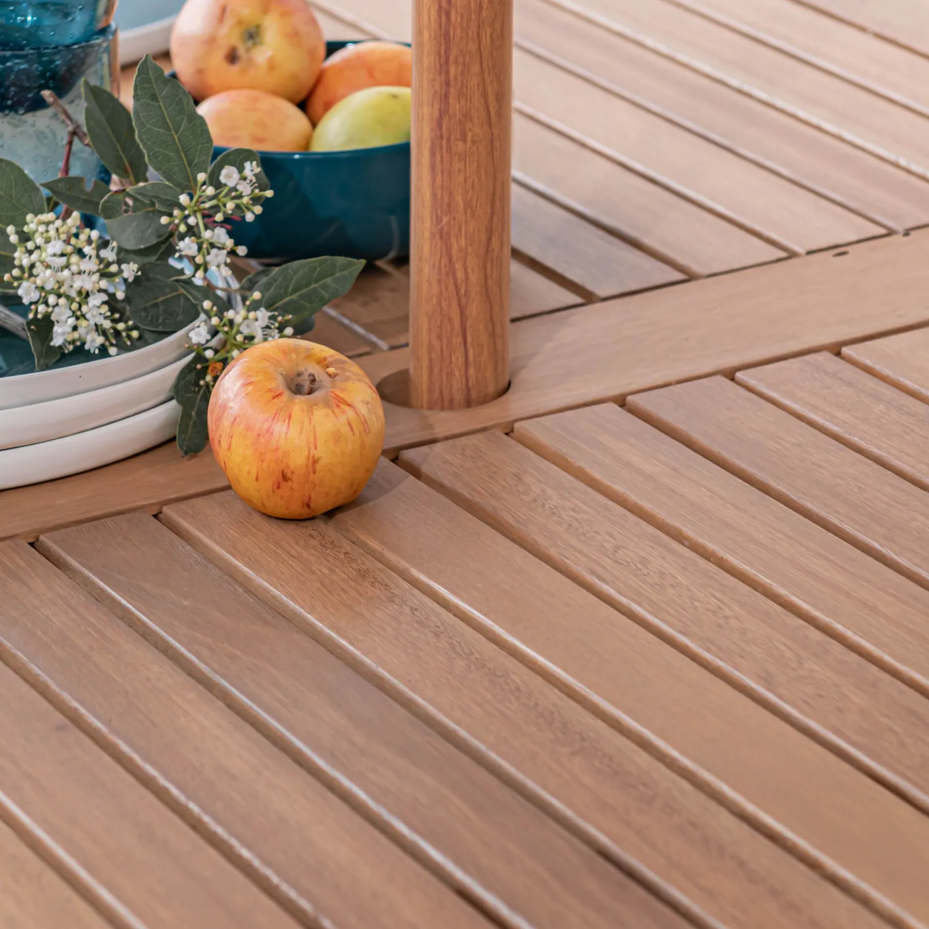 Table De Jardin*alinea Table de repas jardin extensible en eucalyptus et aluminium - blanc écru (8 à 12 places) Bois clair