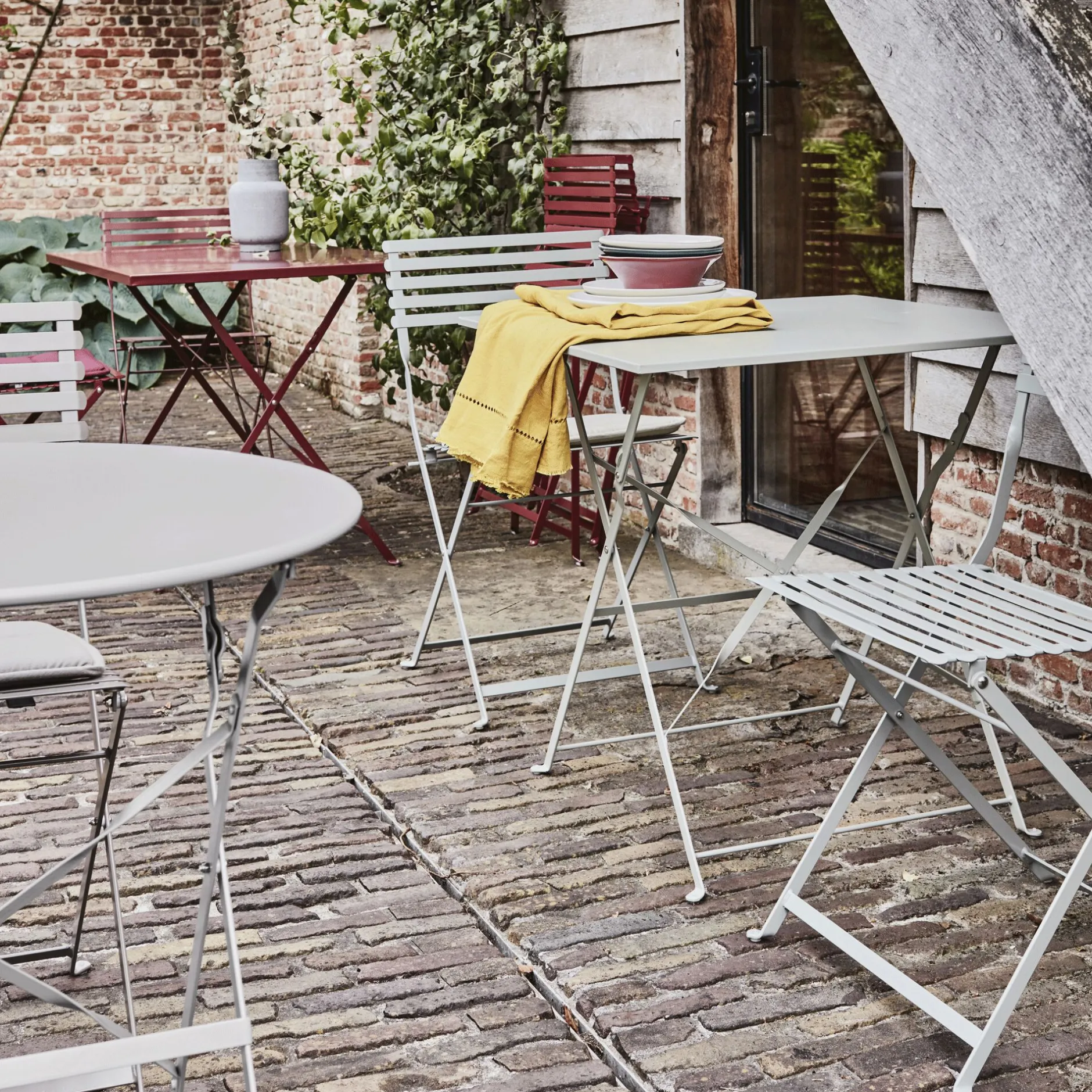 Table De Jardin*alinea Table de repas jardin pliante en acier - olivier (2 places) Vert